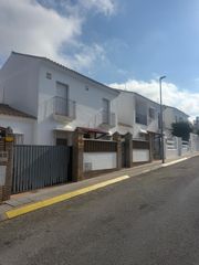 Semi detached house in Núcleo urbano. Unifamiliar situada en el mayorazgo