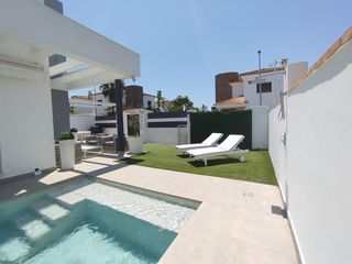 Casa bifamiliare in Las Lagunas - Campano. Pareado con piscina a 2 km de la playa 4 dormitorios y 3 baños