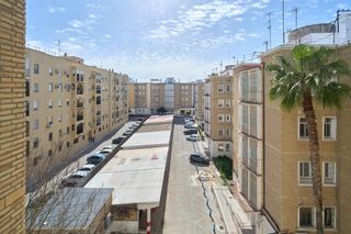 Pis  Calle arcos. Centro zona pio xii amplia vivienda de cuatro dormitorios