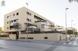 Pis a Pozoalbero. Piso con espectacular terraza suroeste en hipercor  garaje y tra