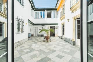 Casa en Divina Pastora - La Yeguada. Preciosa casa con jardin y patio en centro jerez casco historico