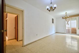 Pis a Centro. Centro en calle idolos a un minuto de calle porvera, vivienda co