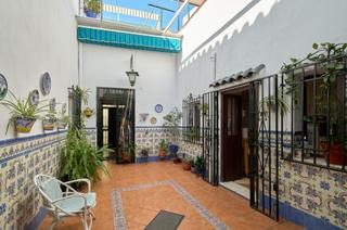 Casa en Madre de Dios. Fantástica casa en calle prieta
