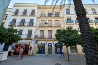 Appartement à Centro. Magnifica vivienda con tres balcones a plaza del arenal.