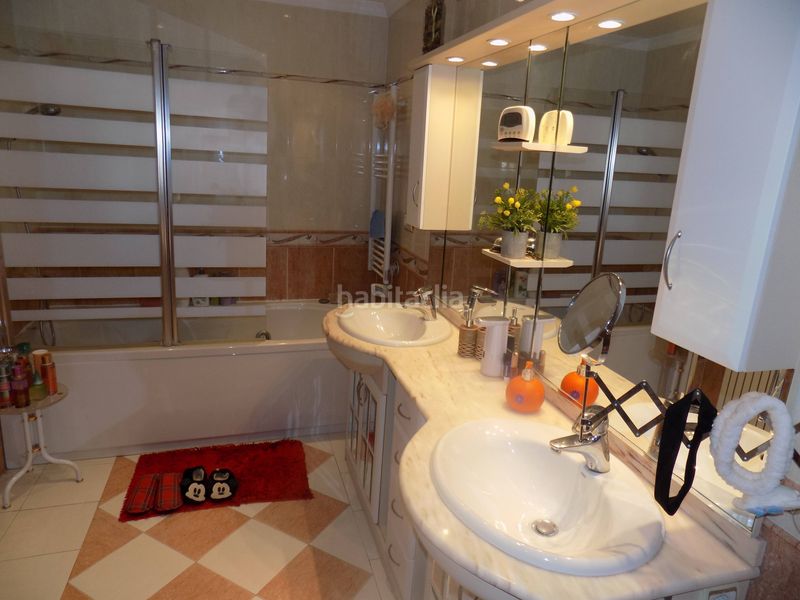 Foto d7b55152-1b7f-4aa5-8df6-f3c405122592. Casa amb aparcament a Santa Fe
