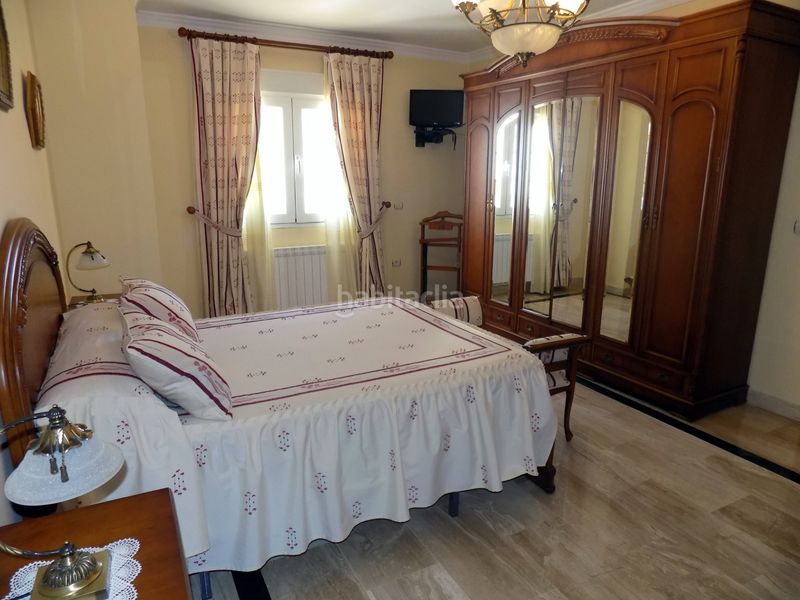 Foto c3b600f2-f3f0-4775-8bf5-043bb4df21ef. Casa amb aparcament a Santa Fe