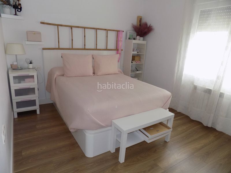Foto d046441b-7b2c-41f6-b269-ca6f1d5823f8. Casa amb aparcament a Santa Fe
