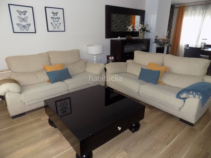 Foto f984b1e9-28f4-41f3-b9db-253753830a8b. Casa amb aparcament a Santa Fe