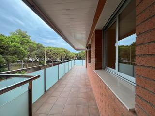 Location Appartement  Avinguda d'europa. En gavamar a 2 minutos del mar piso en alquiler