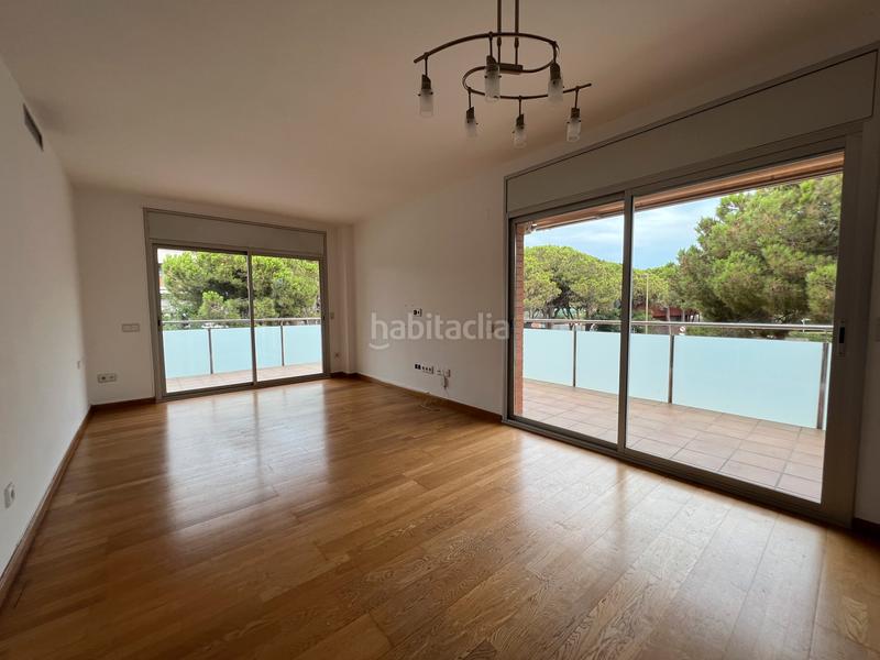 Foto 106e082c-cea2-413b-9c30-e808a4cc40cc. Rent flat with heating parking pool in Gava Mar Gavà