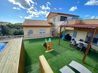 Chalet in Carrer dàlia 81. Chalet independiente en calafell con jardín privado
