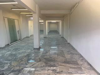 Miete Geschäftsraum in C-245 98. En pleno centro gran local totalmente diáfano para múltiples fun