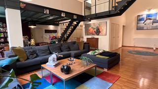 Local commercial à Carrer de móra d'ebre 50. Loft en venta en calle de móra d'ebre en dos plantas