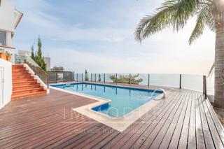 Chalet in Carrer erampruny 3. Gran casa independiente con vistas al mar en castelldefels