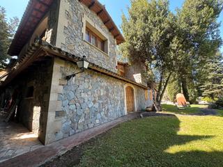Chalet à Carrer de la vinya 4. Espectacular con gran parcela piscina, pista de tenis...todo lo