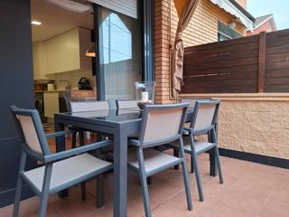 Maison jumelée à Avinguda 303 59. Adosada esquinera en montemar bajo reformada