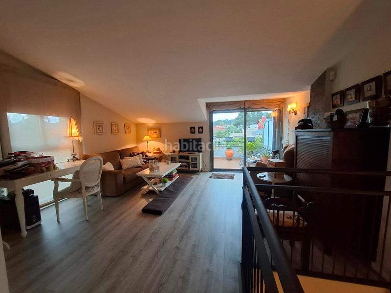 Foto a892d34a-6d04-4272-b672-fa097b9d5482. Casa adossada a avinguda 303 59 a Montmar Castelldefels
