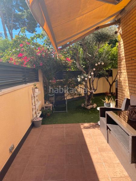 Foto c1ea79a6-1c05-4ba5-a6cb-44462369a4ff. Casa adossada a avinguda 303 59 a Montmar Castelldefels