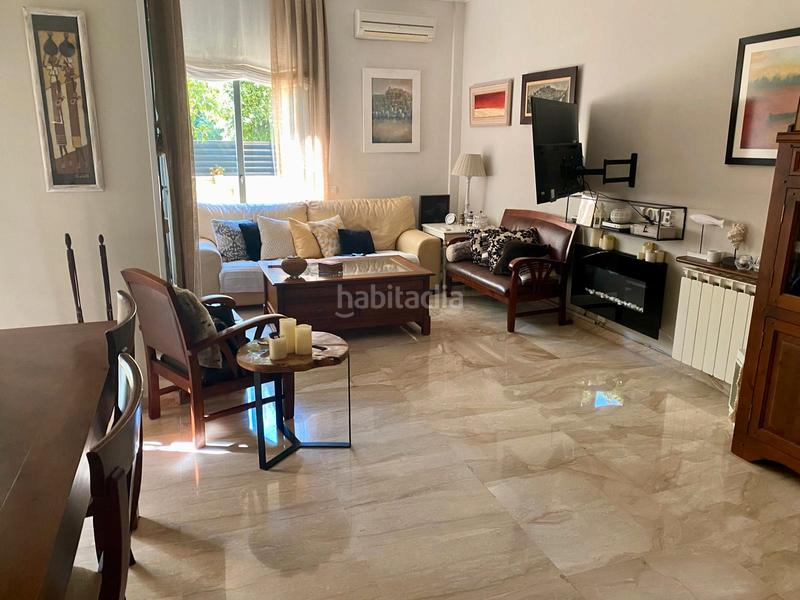 Foto cf1ad8eb-ec09-4a01-a954-43509669eff0. Casa adossada a avinguda 303 59 a Montmar Castelldefels