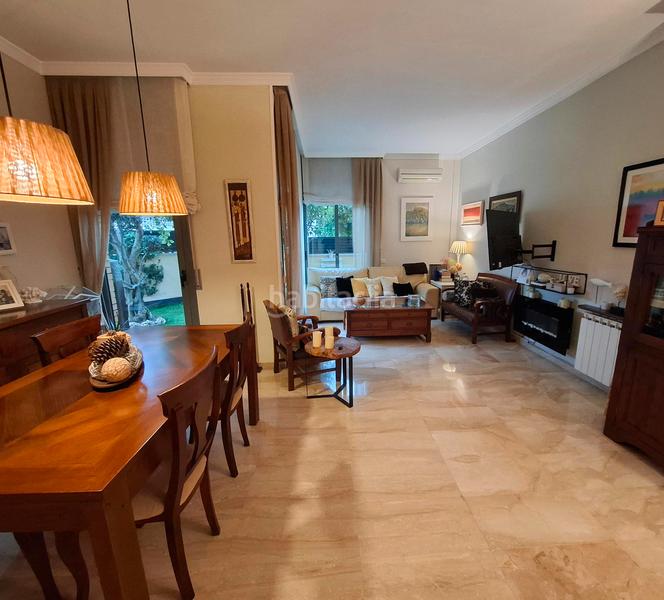Foto e6624951-998d-4894-9095-bdd4a58b7151. Casa adossada a avinguda 303 59 a Montmar Castelldefels
