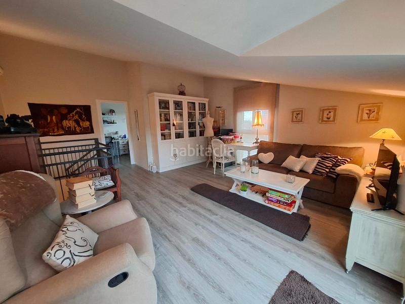 Foto f48f1adb-ca06-4cf9-9ec6-16839b73d0cd. Casa adossada a avinguda 303 59 a Montmar Castelldefels