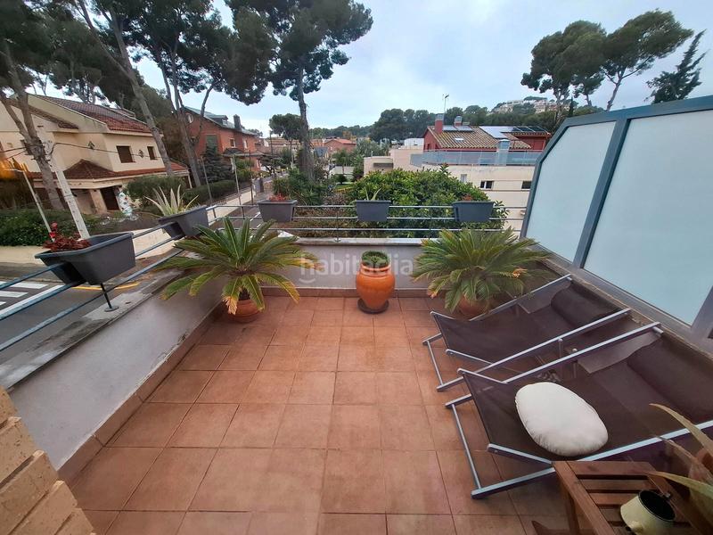 Foto f810fef1-efcd-4873-8e52-cef178daa9f4. Casa adossada a avinguda 303 59 a Montmar Castelldefels