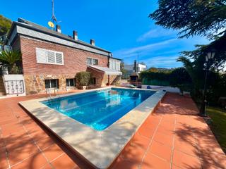 Lloguer Xalet  Avinguda 313. Casa con piscina