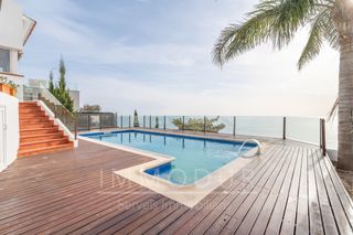 Lloguer Xalet a Les Botigues de Sitges. Gran casa independiente en botigues  con vistas al mar en alquil