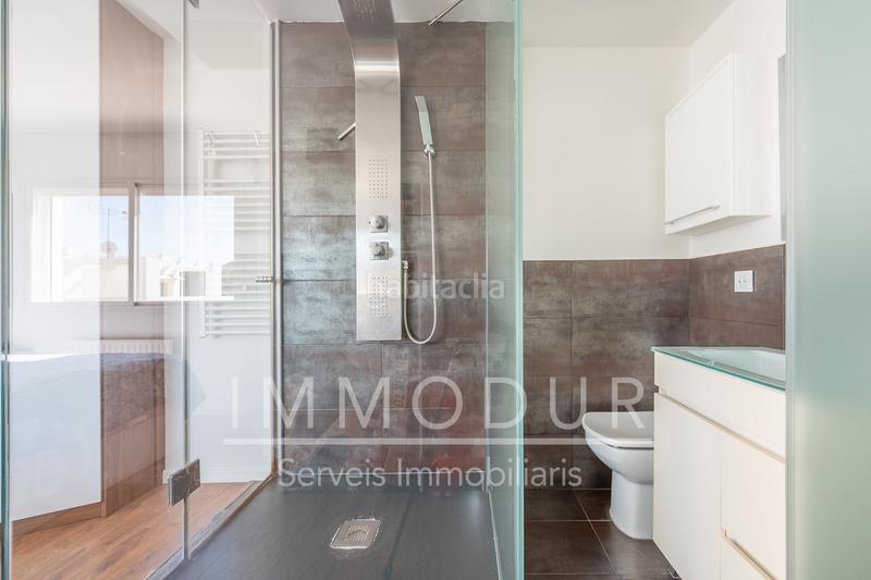 Foto 012b9588-0c66-464a-9f15-12b65e318c46. Casa adosada en carrer raconada 6 Bellamar bajo con jardín y piscina privada en Castelldefels