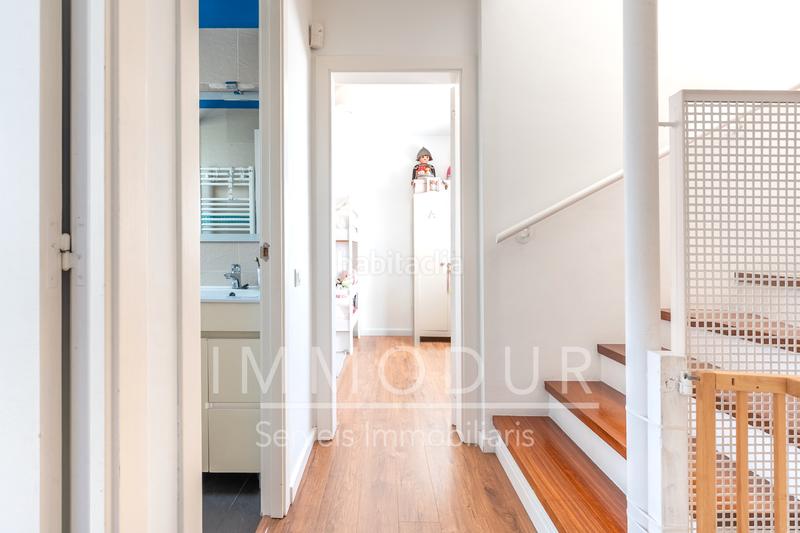 Foto 466aa676-9bf4-4ee3-8593-3d048f9758c2. Casa adosada en carrer raconada 6 Bellamar bajo con jardín y piscina privada en Castelldefels
