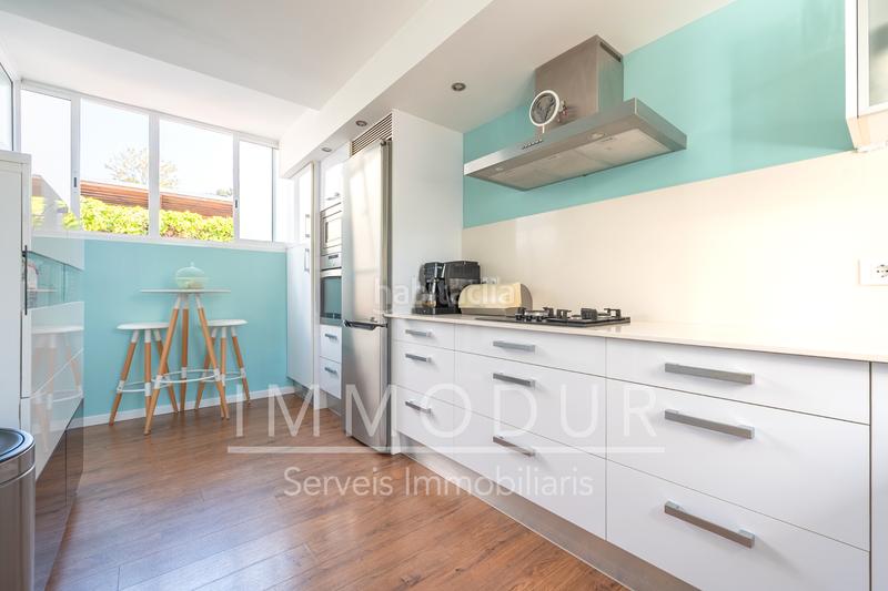 Foto 81e53c5f-a8c5-4b80-a14f-ce39eb5c3821. Casa adosada en carrer raconada 6 Bellamar bajo con jardín y piscina privada en Castelldefels