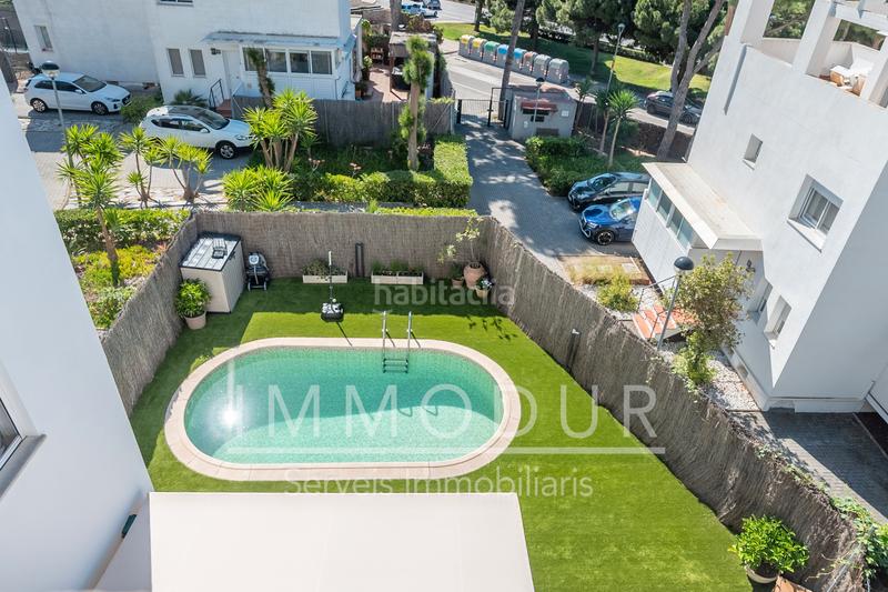 Foto 9334a664-7bc7-4c5f-8d4d-cfdc661347f9. Casa adosada en carrer raconada 6 Bellamar bajo con jardín y piscina privada en Castelldefels