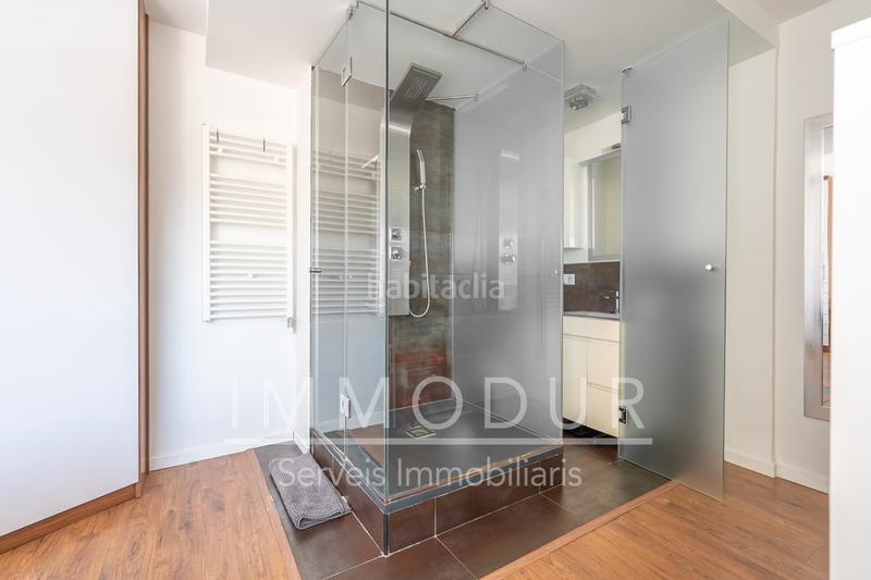 Foto a3ca9487-c3b0-45b2-9dac-deae2f4f2ea6. Casa adosada en carrer raconada 6 Bellamar bajo con jardín y piscina privada en Castelldefels