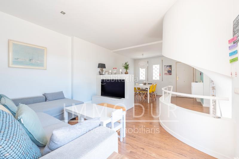 Foto a4d3d850-aa58-4447-a14a-65189b00785a. Casa adosada en carrer raconada 6 Bellamar bajo con jardín y piscina privada en Castelldefels