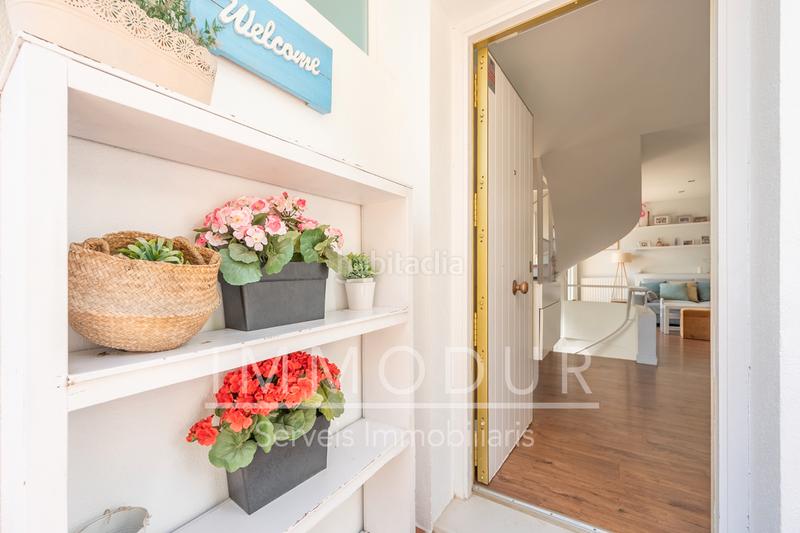 Foto b525c209-7f6a-4acf-8bd8-61fc8ef9365d. Casa adosada en carrer raconada 6 Bellamar bajo con jardín y piscina privada en Castelldefels