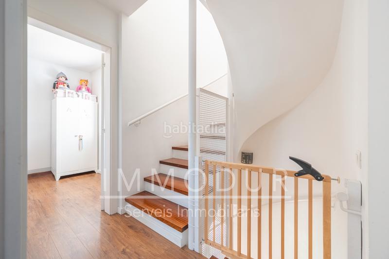 Foto ddb775e8-4c6b-4991-a350-d92e21bec816. Casa adosada en carrer raconada 6 Bellamar bajo con jardín y piscina privada en Castelldefels