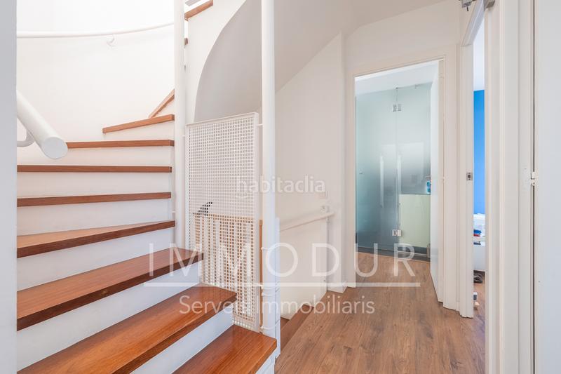 Foto e605b3cf-e0c0-4016-b3a6-59c9989769ed. Casa adosada en carrer raconada 6 Bellamar bajo con jardín y piscina privada en Castelldefels