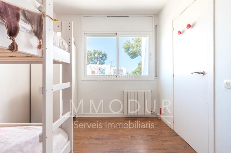 Foto fb901775-3fdd-4ea5-b8a6-d0e0fb3686ee. Casa adosada en carrer raconada 6 Bellamar bajo con jardín y piscina privada en Castelldefels