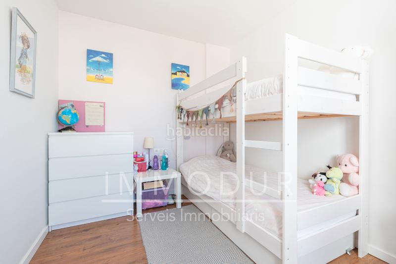 Foto fd2eaf74-63de-4976-85b0-eae2151150f4. Casa adosada en carrer raconada 6 Bellamar bajo con jardín y piscina privada en Castelldefels