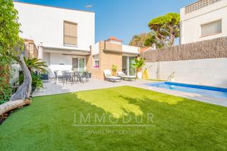 Xalet a Carrer ribera de sant pere 3001. Casa independiente en la playa de castelldefels