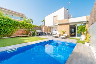 Xalet a Carrer ribera de sant pere 3001. Casa independiente en la playa de castelldefels