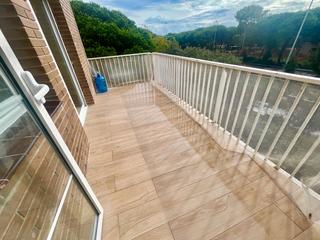 Lloguer Àtic a Autovia de castelldefels 162. Se alquila atico duplex en zona residencial