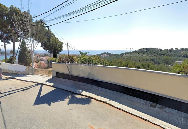 Foto 02fe910a-b9c1-4fc2-94ed-7948d362f218. Casa amb xemeneia calefacció aparcament piscina a Castelldefels