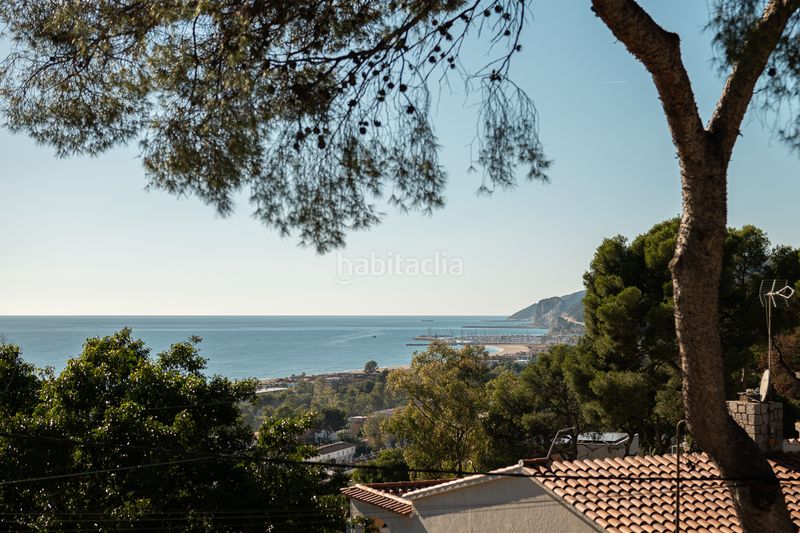 Foto 1bffe9dd-332b-4c58-a74c-479e8476978c. Casa amb xemeneia calefacció aparcament piscina a Castelldefels
