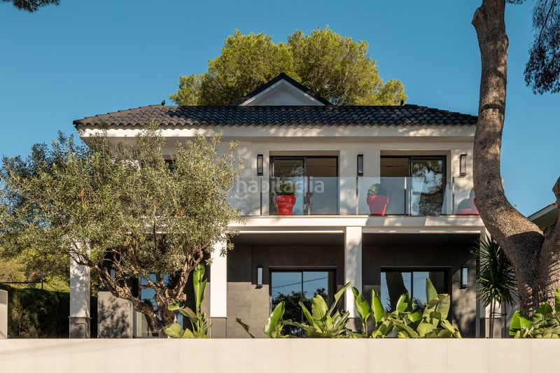 Foto ac5375cd-efcc-46c1-9e18-d58d6412e61b. Casa amb xemeneia calefacció aparcament piscina a Castelldefels