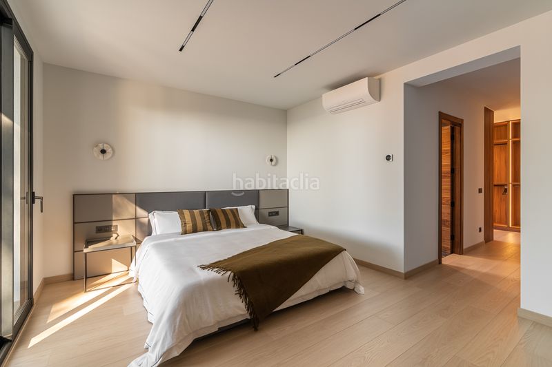 Foto d1d62dc3-de9b-4d1d-a9f3-3b5b0c3a460a. Casa amb xemeneia calefacció aparcament piscina a Castelldefels