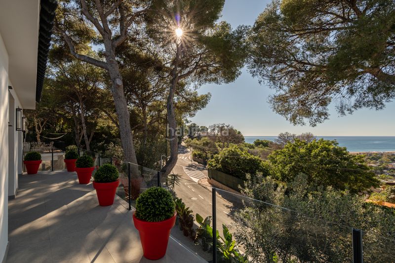 Foto d6411580-1c42-4f3f-aba1-21219df0f7ba. Casa amb xemeneia calefacció aparcament piscina a Castelldefels