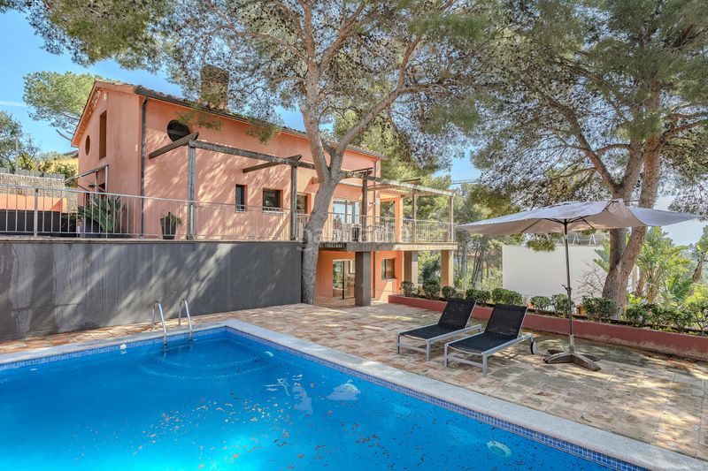 Foto 03af97dd-11f4-442d-bdbc-e3f381f4014d. Casa amb calefacció aparcament piscina a Montmar Castelldefels
