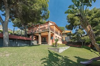 Maison  Avinguda 342. Espectacular chalet independiente en montemar, castelldefels