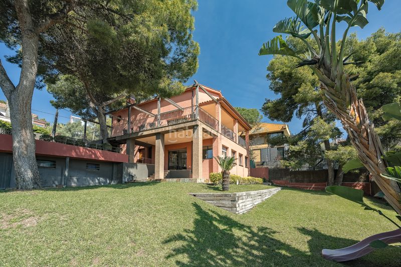 Foto 0a0f759c-f872-486e-a12b-6c63b900438e. Casa amb calefacció aparcament piscina a Montmar Castelldefels